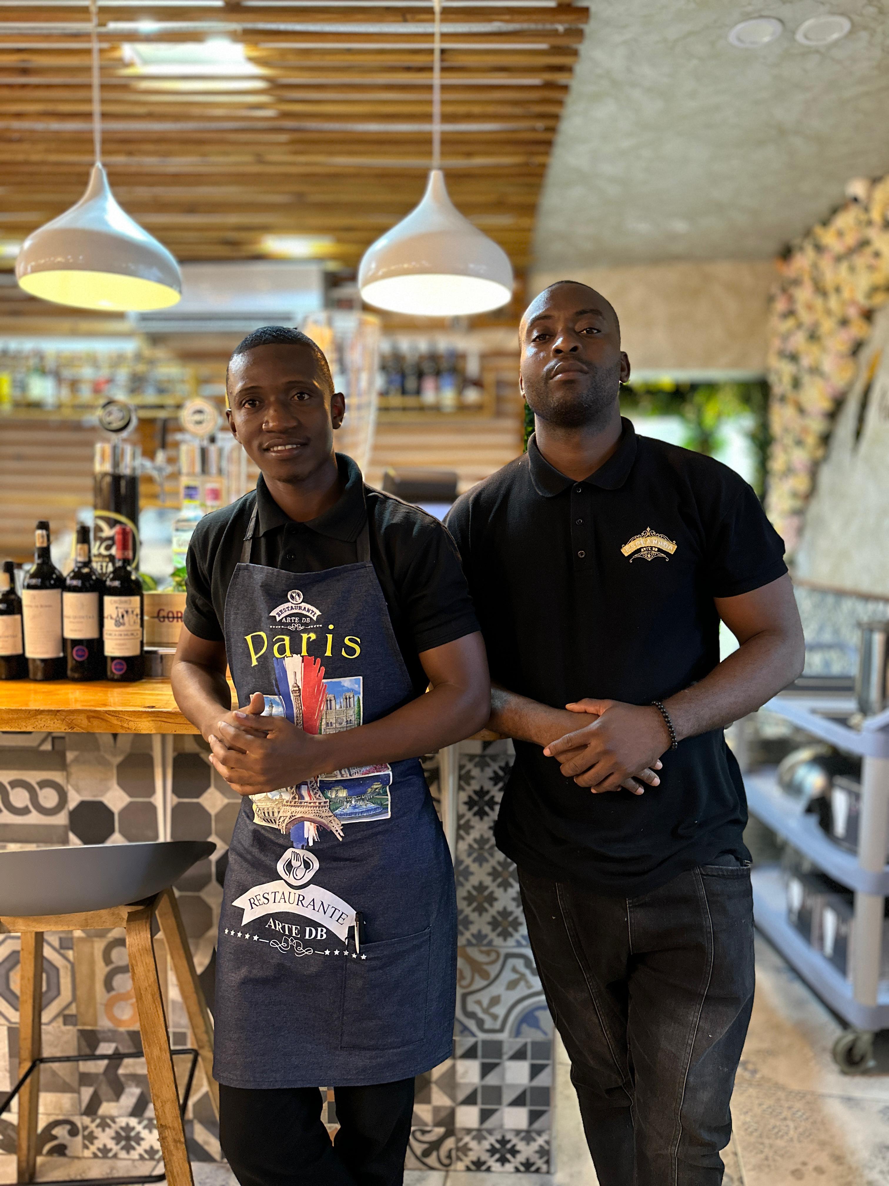 Ambriz & Paulo  - Dura Barato Luanda