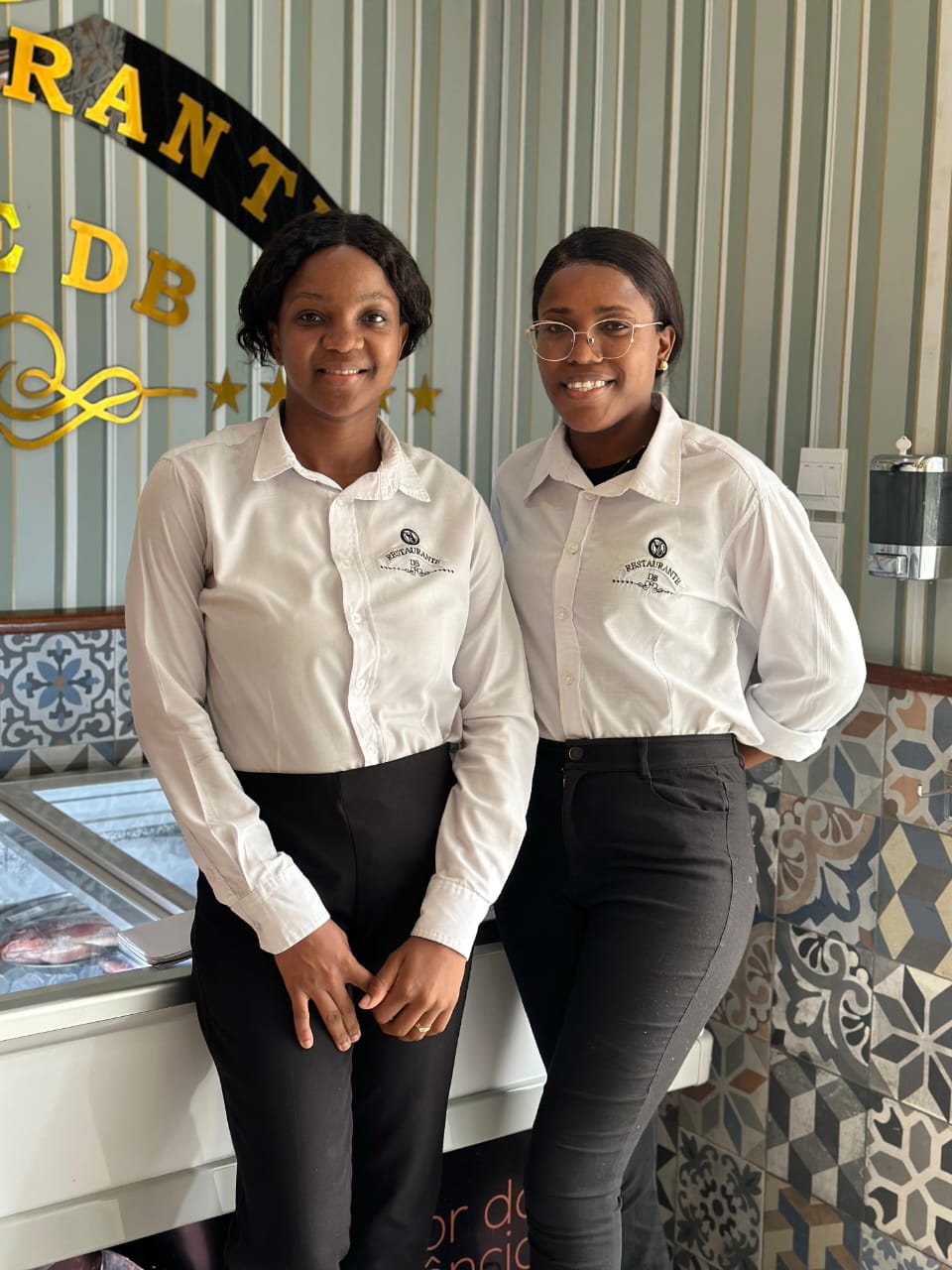 Rostos do Restaurante - Dura Barato Luanda